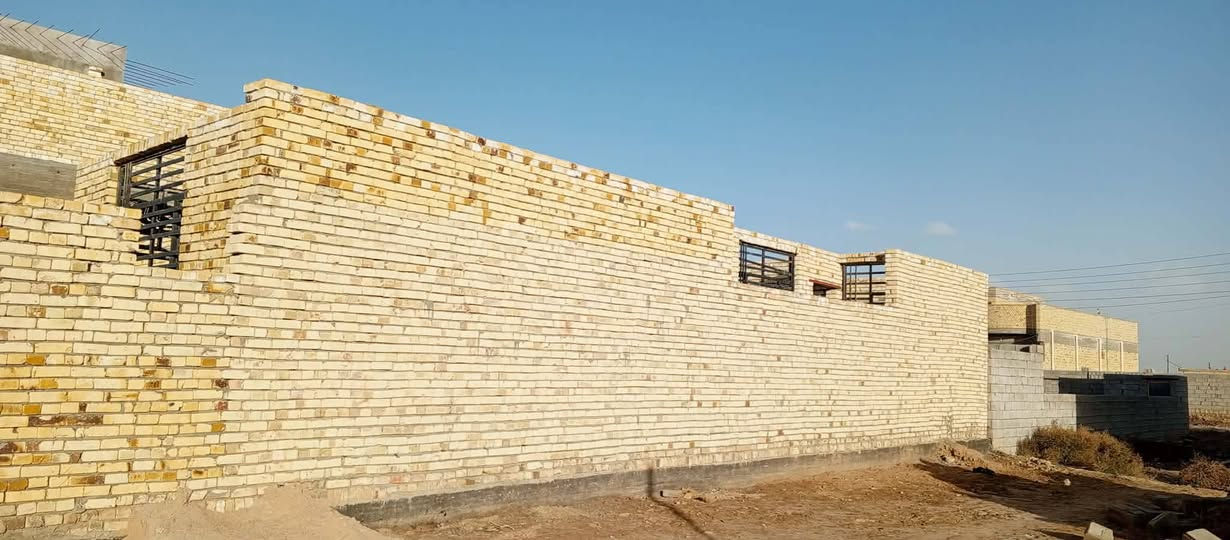 سلام عليكم بيت هيكل زراعي للبيع مساحه 200م
موقع كاع حامي ال شمال 
يتكون من.. 
غرفه نوم 2
صحيات 
مطبخ
صاله
استقبال 
سعر خاص
***********
