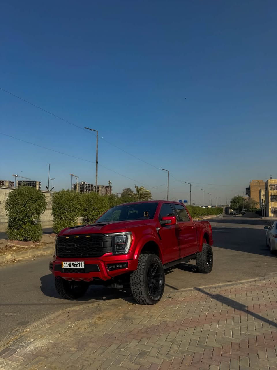 السلام عليكم فورد F150
الموديل 2023
الممشى 75,000 كيلو 
المحرك 3.5 تون توربو 
فور ويل AWD
المواصفات لاريت كير طرح 10 نمر لايت امامي متحرك مع الستيرنك شاشه كبيره كيج دجيتل كراسي جلد كهرباء  تدفئه وتبريد امكانيه رفع مستىوى دواسه الوقود اعلى مواصفات بدون بانوراما فقط 
عليها ترفيعه رف كانتري اصلي
اكزوزت رابتر كامل اصلي
بنيد شيلبي دركه كاربون 
كامل كماليات السياره اصلي 

حادث السياره تخريب بنيد وجاملغ وباب والسقف موضح بلصور بدون ايرباك ابيع السياره بسعر صبغ عام سعرها مناسب وقابل للتفاوض 
السياره جاهزه على اخر حبه 
السعر :27,000$ وبيه مجال 
مكان السياره بغداد 
للاستفسار ***********
