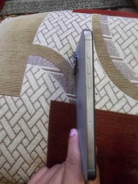 مبدل شاشة • ذاكرة ٢٥٦ • بطارية ٨٦