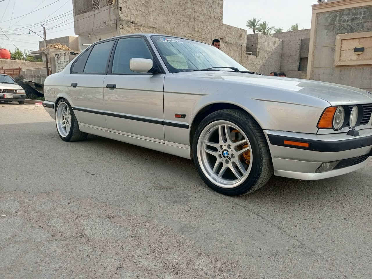 سلام عليكم
بي ام للبيع المستعجل 
موديل 91 محرك 525بلادي گير أوتوماتيك  و گير و محرك بشرط لا صرف و لا بخار تبريد ويا سلف سيارة فول موصفات فقط بدون سلايت سيارة دبل ايرباك أربع جامات كهربائي نظام اي بي اس صدر امامي و خلفي كله جديد كوشنات جلد غرفة السيارة حلوة 60%100 گشر حلو كاعد بجم كفاله منظومة لايتات زينون كهربائيات كله شغاله بشرط سيارة بدون حوادث   اما البجم كبس نصبة السيارة كلش حلوة . هزة و براد و رقم السيارة و سنوية   لحد 2031  بشرط التحويل غرامة وكالة ثاني يوم ..
 السعر السياره 68 وبي مجال 

رقم التلفون ***********

 الواتساب
