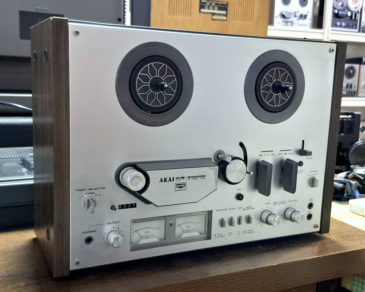 AKAI 4000D GX
تیب بكرة اكای 4000 دی جی اکس
انج 7
سرعة  2
تراك 4 
نظیف و شغال 
مركز اربیل للصوتیات  عنوان اربیل سوق منارة
واتس اب / ***********
