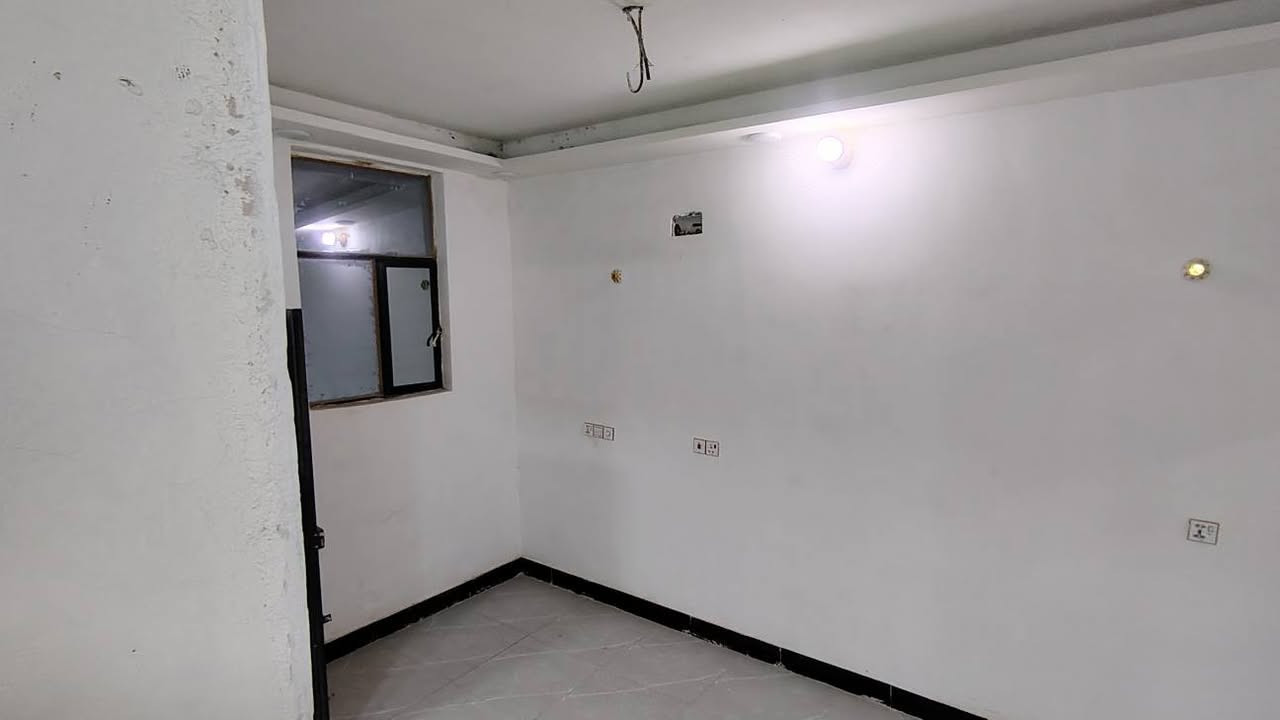 للايجار 60 متر🏠🏠 
بالنجف مقابل ملحق القريه شارع الصب عمود ٣٢١
سعر الإيجار 200 الف بالشهر 💸💸
للتواصل *********** وأتساب النجف, العراق
