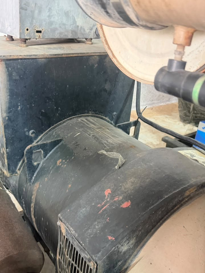 كمنز حجم 5.5 انجكتر عادي
كمشفت جبار راس توليد ستامفورد
375kva اوربي غير مستعمل بلعراق بلادي 
شاشة اوتو عنوان كركوك يوجد توصيل 🚚 ***********

