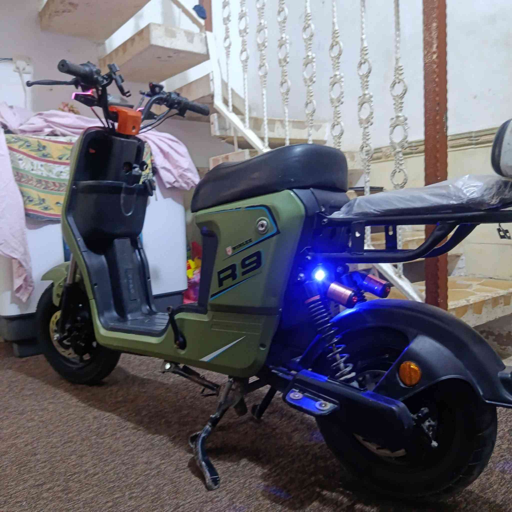 دراجه وينلي R9 نوعيه راقيه
بطاريات جدد قبل اسبوع شادهن 16 امبير

اربع اشاير + هورن + لدات + كفرات جدد +بريكات دسك دهن بريك جديد + تايرات جدد ابو الخطين 

السعر 365 وبيه مجال بسيط 
رقمي *********** 
متواجد ماسنجر
