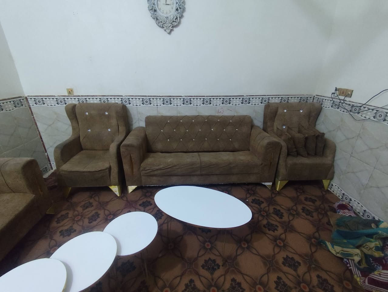 كنب • صالون