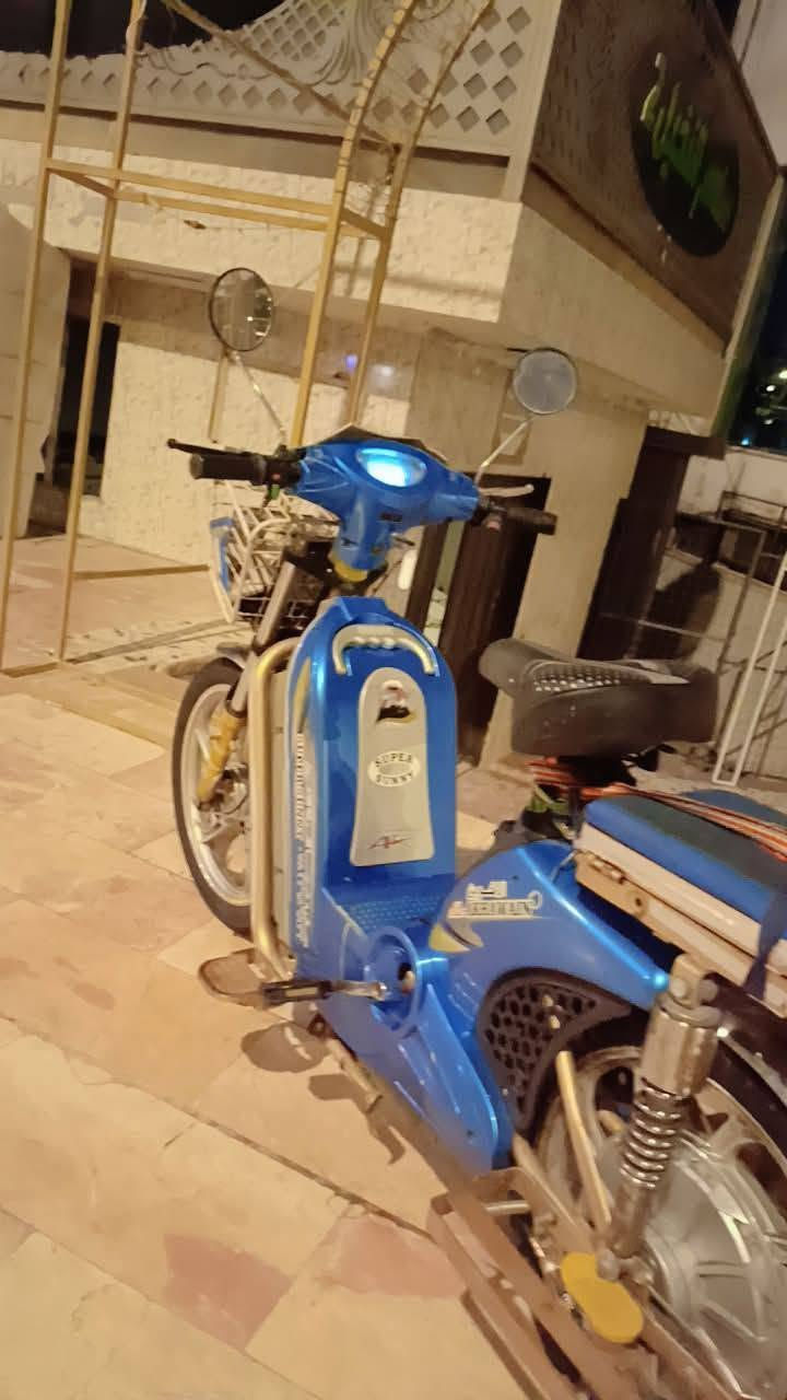 موطور شحن للبيع نضافه فول وياه شاحنات 2 وحده جديده وحده مستخدمه سعر الموطور 350 وبيه مجال رقم الهاتف ***********
