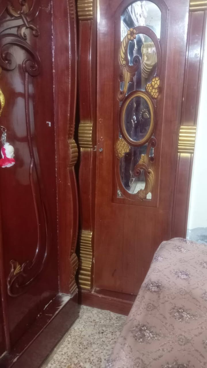 غرفه اخشاب للبيع كامله نضيفه سعرها 550 وبيها مجال بيع مستعجل ***********
