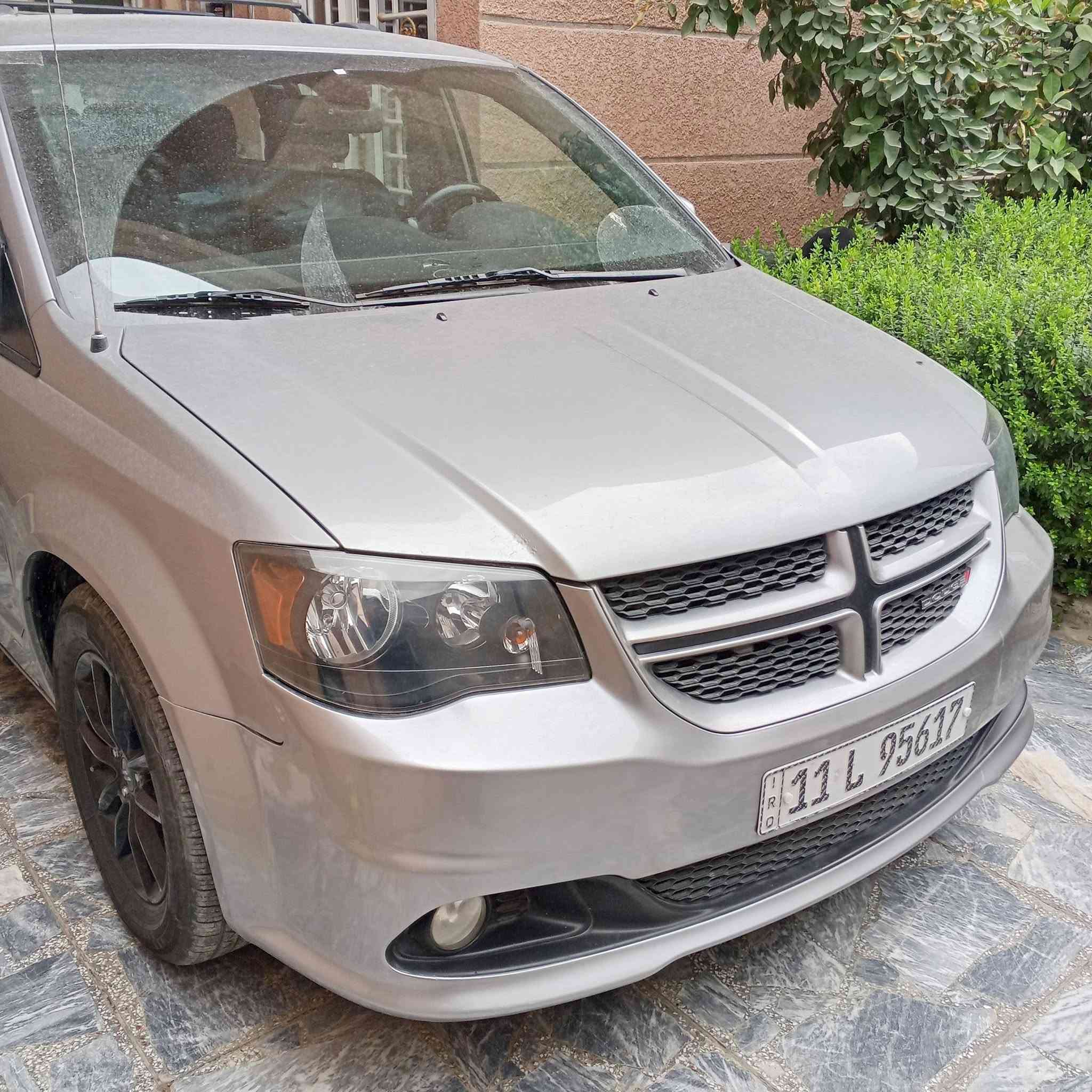 السلام عليكم دوج كرفان 2019 GT
ماشية 143
وارد امريكي حادث بدون ايرباك 
3 قطع تبريد 
تشغيل عن بعد 
تحكم ابواب وصندوك كهربائي
كشنات بلع تحكم كهرباء
السيارة فول احلة من الصور وماغاسلهة بترابهة صورتهة
مكاني بغداد الامين الثانية 
رقم الهاتف ***********
السعر 190
