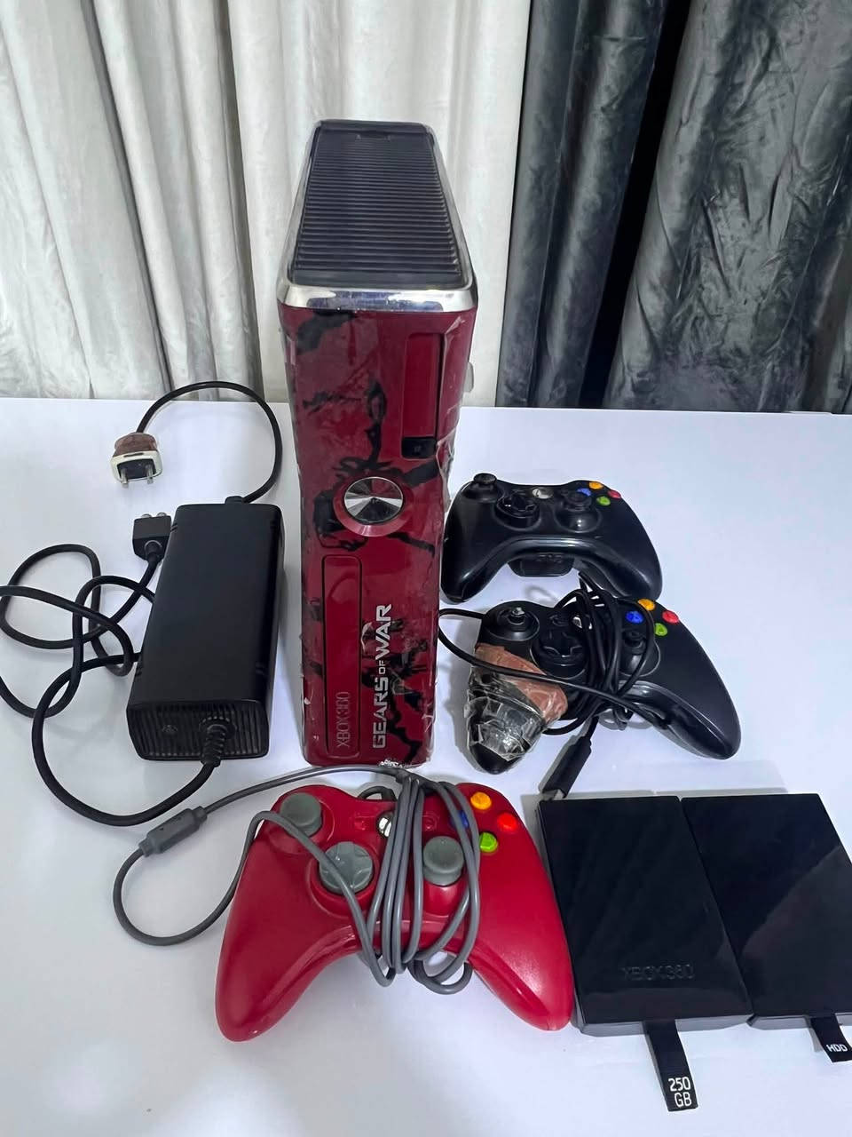 للبيع Xbox 360 Slim نظيف ويجي وياه:
🎮 3 جوستكات
‏• 2 Wireless
• 1 سلكي مباشر

💾 هاردين
‏• 250GB
‏• 500GB
➡️ المجموع 750GB
الملحقات كاملة وي الجهاز.
فقط الجويستك البدون واير بي مشكلة ماعرفها احتمال بلگير .

📍 فحص قبل الشراء 

💰 السعر :110
وبي مجال للشراي  
يتواصل خاص. 
او 
واتساب ***********
