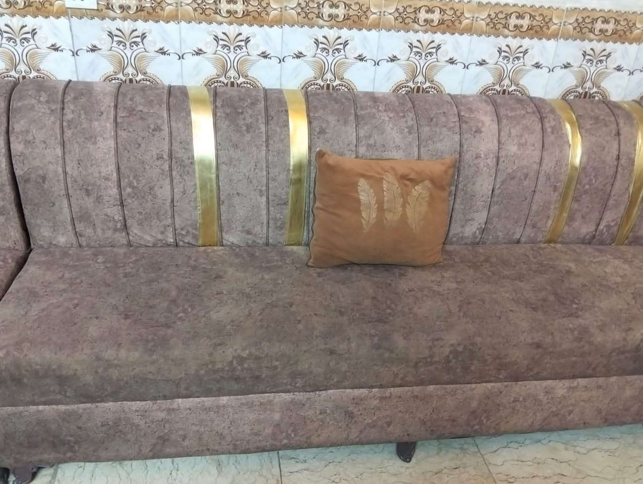 السلام عليكم ديوان نضيف ٦ قطع معه زاويه ٧ 
٤٠٠ بي مجال بغداد البلديات ***********
