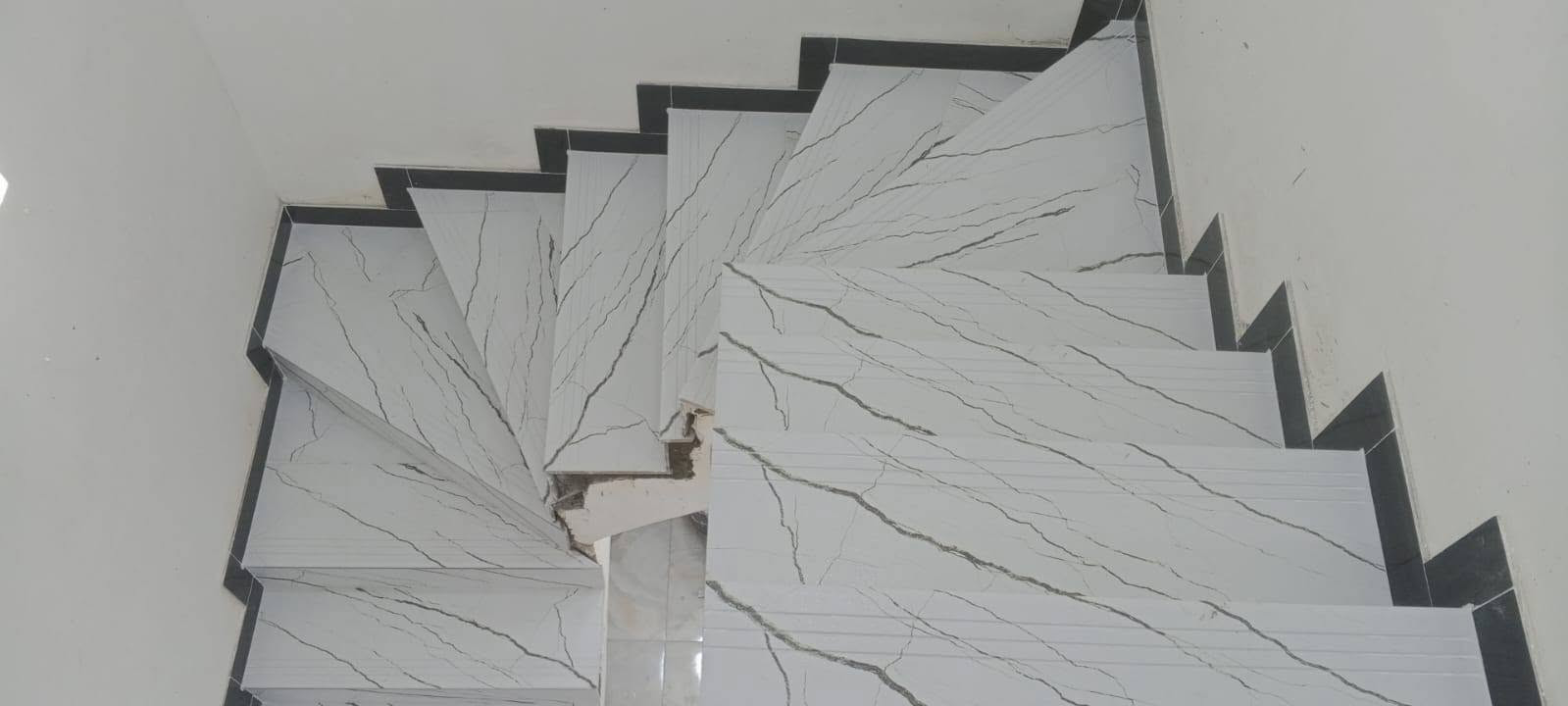 السلام عليكم كادر سيراميك ارضيات جدران شغل تسليم مهندس ***********

