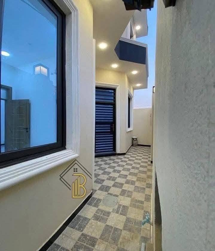اعلان دار للبيع /​📍

⏰ السعر مناسب سارع اللحجز /💰 

​🏠 دار للبيع (طابو صرف)
​فرصة ممتازة للتملك في موقع متميز، منزل جديد بتصميم حديث وبناء متين.
​📍 العنوان والموقع
​المدينة: الديوانية - حي الجامعة.
​الموقع: قريب على شارع 20.
​📐 تفاصيل العقار
​المساحة: 100 متر مربع.
​عدد الطوابق: طابقين.
​سنة البناء: 2024.
​نوع البناء: كونكريت مسلح.
​🧱 توزيع الطوابق
​🔹 الطابق الأول:
​طارمة.
​استقبال.
​صالة + مطبخ.
​غرفة نوم (عدد 1).
​صحيات داخلية وخارجية.
​🔹 الطابق الثاني:
​صالة.
​غرف نوم (عدد 2).
​سويت صحيات.
​📞 للمراجعة والاستفسار
​يمكنكم زيارة مكتب قصر الباشا للعقارات (مكتب أحمد الشمري للاستثمار🏗️ والتطوير العقاري).
​📍 عنوان المكتب: شارع أسواق طيبة - مجاور أسواق دجلة.
​📱 أرقام التواصل: ☎️ 
​***********  📞 
​***********. 📞
