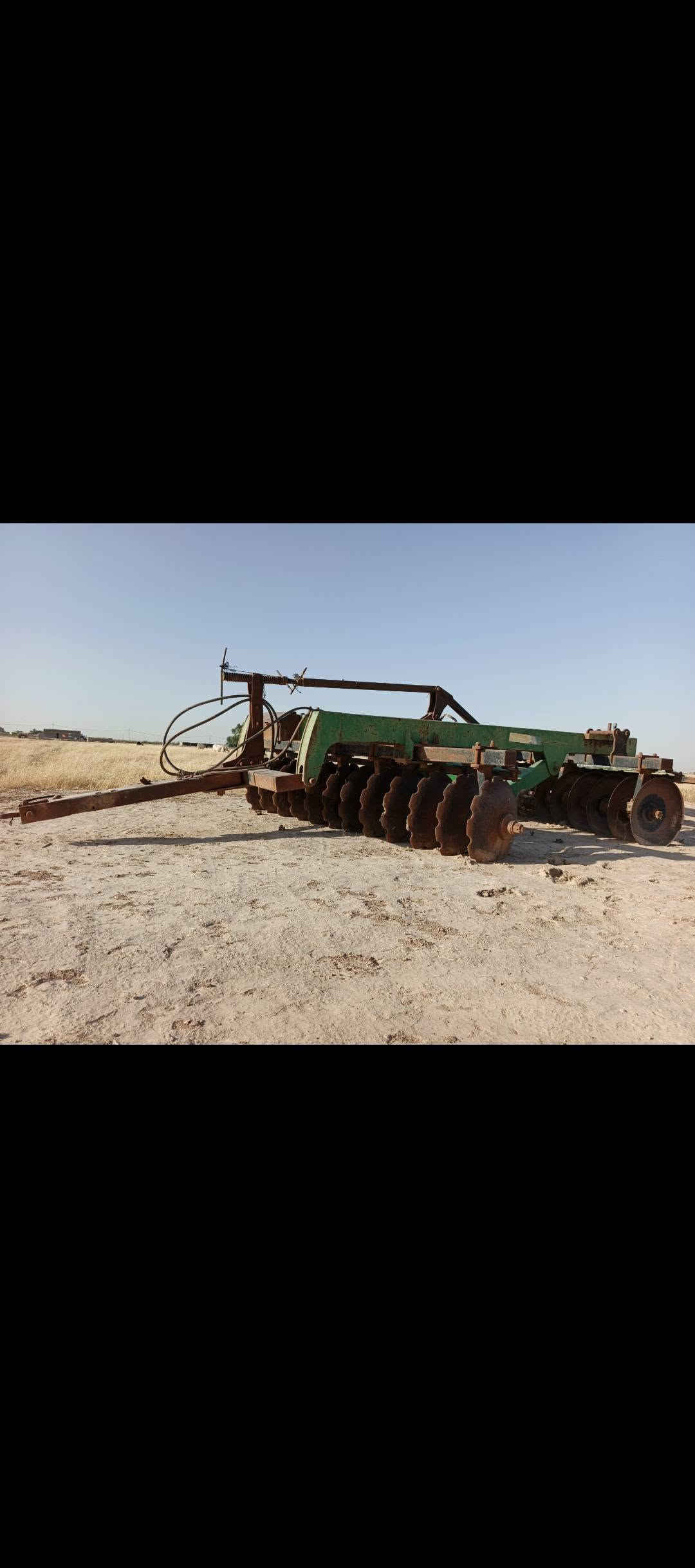 للبيع دسك وفدان جاهزات للشقل بس الدسك بيه بنجر المكان واسط ناحية سيد الشهداء السعر 7 وبيهن مجال للشراي 

***********
