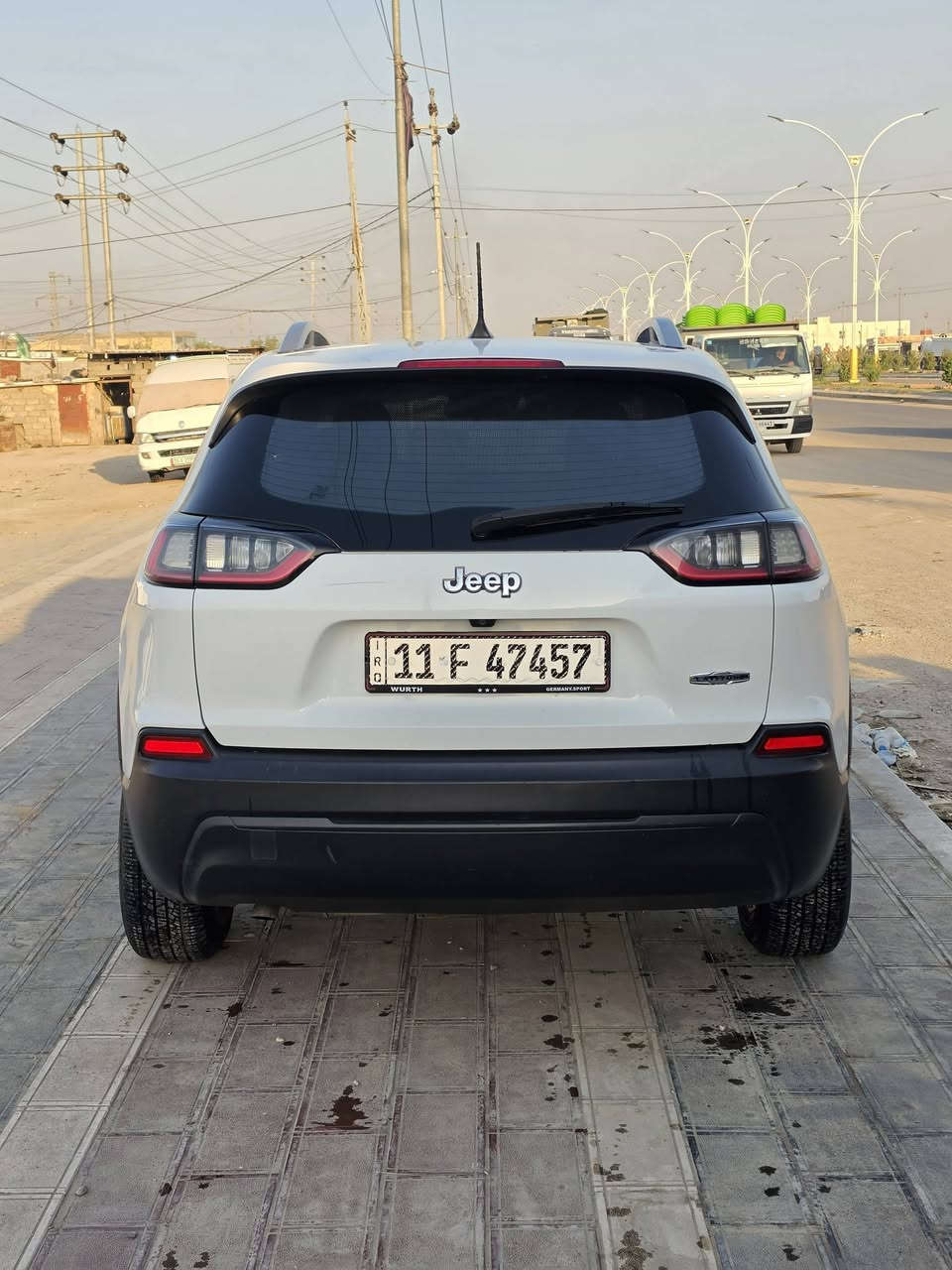 جيب شيروكي بزون 2019 بغداد 
وارد امريكي حادث موضح بالسونار المرفق في المنشور 
فئه لاتيدو شاشه كاربلي 4 سلندر سعه 2400
السعر 137 ورقه وبيها مجال
مكان ناصريه - الشطره 
رقم الهاتف ***********
