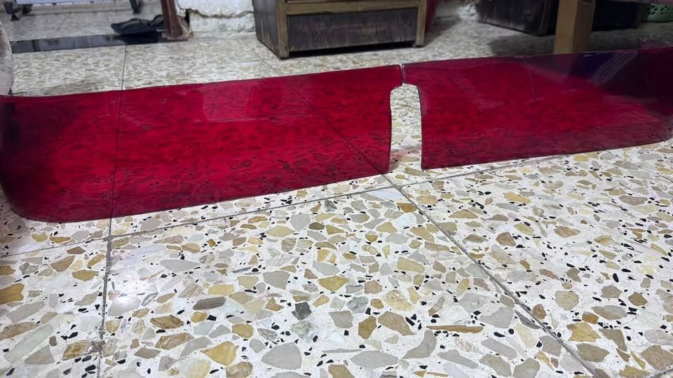 غطاء بك لايت • كسر واضح يمين • اليسرة سليمة