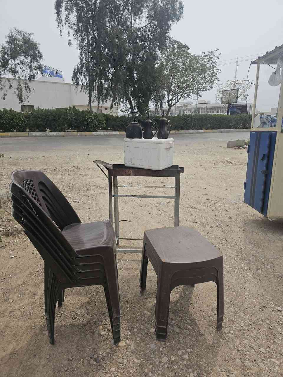 السلام عليكم من رخصة الأدمن 

عربان للبين مع غراض كامل 
نجاين و دلات و وقواري مال الجاي وطبلات وكراسي ومنقلة 
العربانة كاملة مكملة 

وسعرها ٢٥٠ وبيها مجال 
وهاذة رقمي ***********
