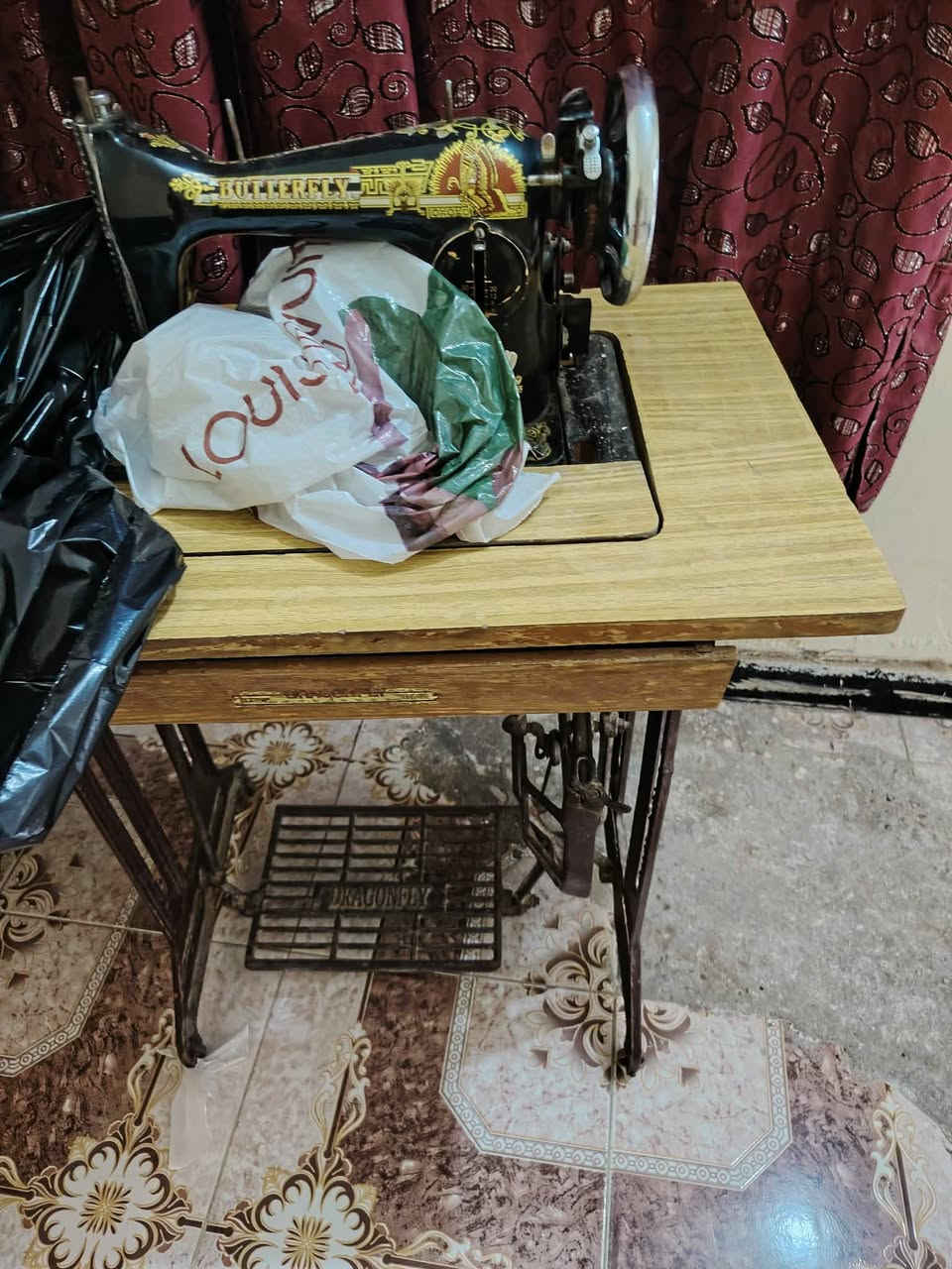 سلام عليكم 
متاح مكينه خياطة مستعملة شي قليل وشغالة
***********
