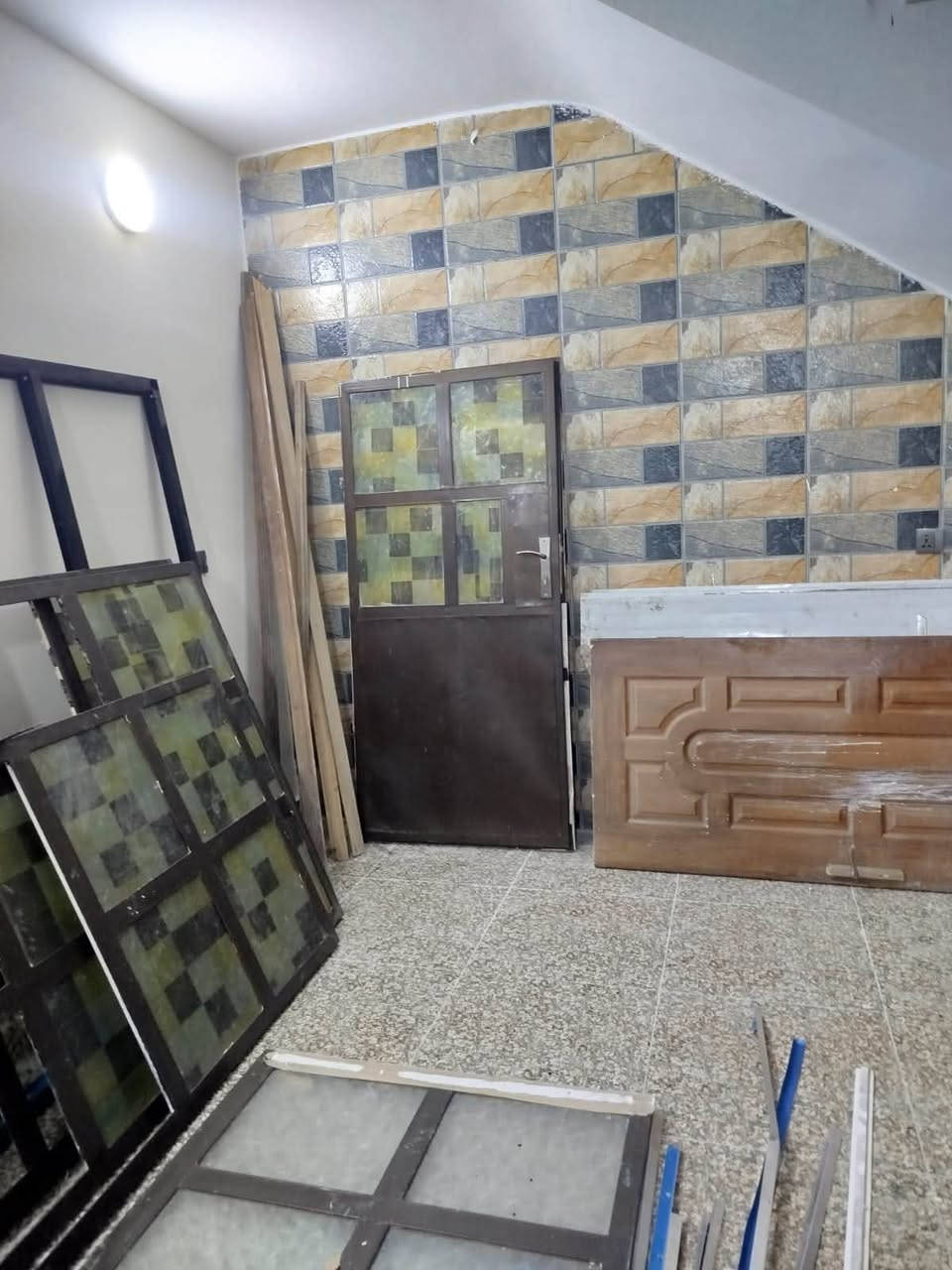 السلام عليكم باب حديد عدد 2
قاطع حديد مع الجام كامل نظيفات 
السعر 200 
وباب صاج نظيف سعر 25
ولاسعار بيها مجال 
المكان حي العامل  الاتصال ع رقم ‪+964 774 178 7680‬

