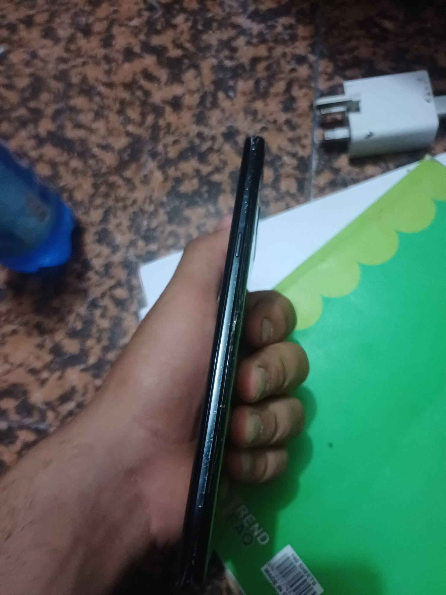 يا الله سلام عليكم نوت ٩ نفس ما واضح جهاز نضيف غيؤ مفتوح ضهر مكسور  شويه ول شاشه بيه خيال خفيخ بس جهاز يخبل نضيف شاشه وصوت وبطاريه ول اخره ناخذه منا تستعمله كبل قلمه ضاع مني  سعره ١٢٥ وبي مجالل للطيبين😘 مكاني بغداد مشتل معلمين رقمي *********** واتس اب
