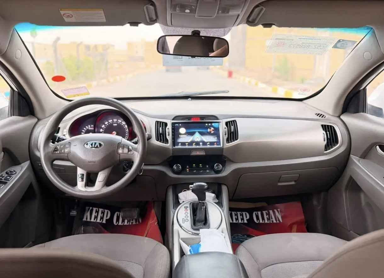 🚗 كيا سبورتج 2015 خليجي للبيع (تفاصيل واضحة ومكشوفة) 🚗الموديل: 2015المواصفات: خليجي المسافة المقطوعة: 400,000 كم الموقع: البصرة 📍📋 تفاصيل السيارة:البدي: البنيد فقط مبدل، الجاملغ الأمامي مصبوغ (بدون تبديل)، وباب الصندوق بيه طخة بسيطة راجعة على البارد. باقي البدي مكفول ونظيف.الحدادية: جديدة بالكامل (هسه تبدلت وجاهزة 100%).التبريد: ثلج وما بيه أي نقص.المحرك: بيه تبخير وتنقيص زيت (البيع على وضعيتها الحالية وبمنتهى الأمانة).باقي التفاصيل: السيارة كاملة ومابيها أي نقص وجاهزة للاستخدام.السعر المطلـوب: 120 ورقة (12,000 $) وبيه مجال بسيط جداً للجادين.📞 للتواصل والاستفسار:رقم الهاتف: ***********(المعاينة والفحص في البصرة). البصرة, العراق
