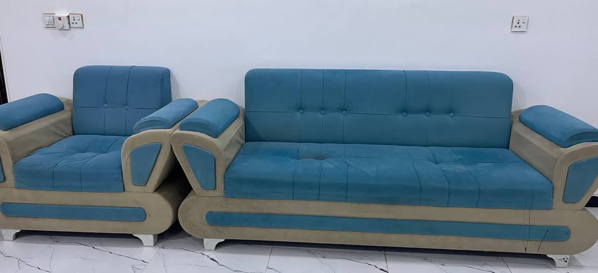 سلام عليكم تخم تركي جديد كلش ما مستخدم كدامك النضافه سعر 300 + تخم سمأي تركي مستخدم شهرين جديد ونضيف سعر 400 للتواصل الرقم ***********العنوان حي الجامعه مجمع الرواد
