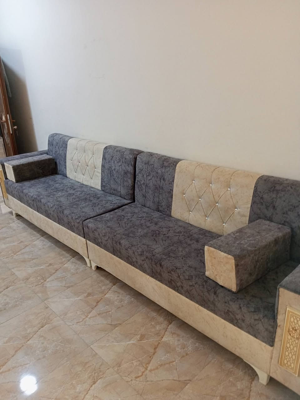 ديوان • ٢٠ مقعد • نظافة ٩٠٪