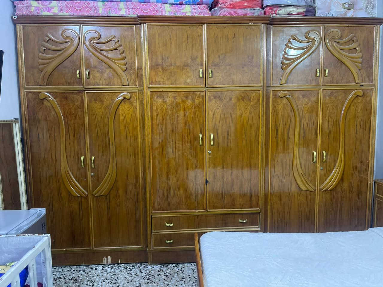السلام عليكم غرفة للبيع 
سعرها700وبيها مجال
للتواصل على الرقم
***********
