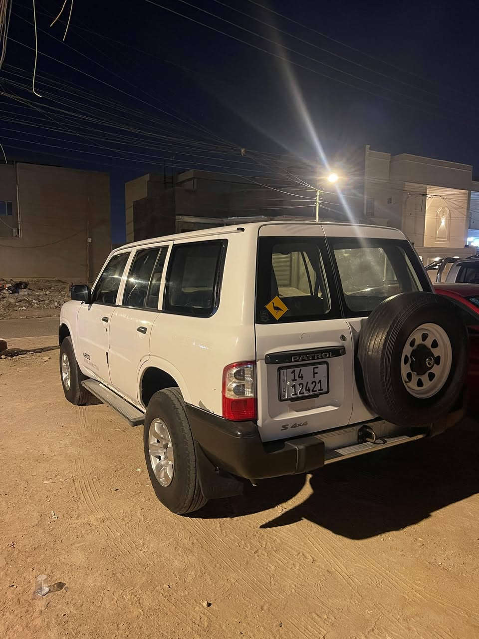 نيسان باترول 2003 كابريتر محرك 4500 كير عادي رقم بصره سنوية ل 2030 كير مكينه تبريد شغالات تخم تاير شاهين جديد مركب عليها قواعد حماية شاصي و قاعدة حماية لدعامية تخم تاير شاهين مقاعد جلد مدوشمه تكايتين كراسي خلفيات موجوده  بدون نواقص سيارة كامله وجاهزه مكان السيارة البصرة ***********
