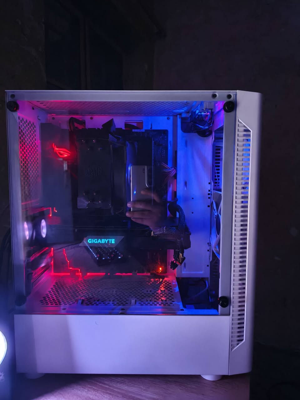 🔥 للبيع PC Gaming جاهز للألعاب والشغل 🔥

✅ المواصفات:

- 🖥️ Motherboard: Asus ROG Strix B360-H Gaming
- ⚙️ Processor: Intel® Core™ i5-9600KF
- 🎮 Graphics Card: RTX 2060 Super 8GB
- 🧠 RAM: 16GB
- 💾 SSD: 256GB
- 📦 HDD: 1TB
- ⚡ Power Supply: 650W

✅ الجهاز نظيف ويعمل بكفاءة عالية، وجاهز للتجربة.

💰 السعر: 675 (بيه مجال بسيط للجادين فقط)

📍 الموقع: بغداد – مدينة الصدر

📞 للتواصل: ***********

رجاءً للجادين فقط، والبيع كاش.
