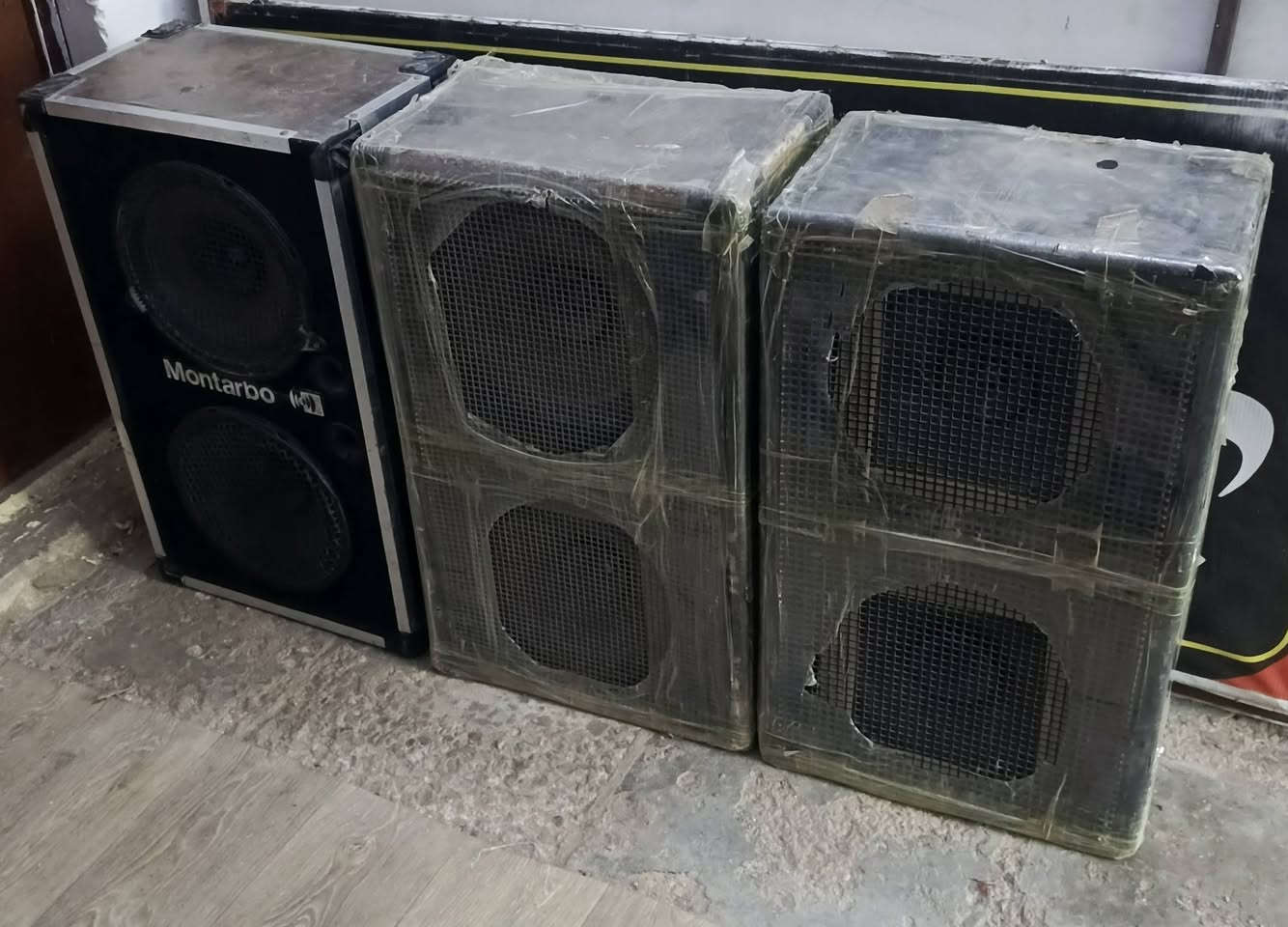 السلام عليكم 
سماعات مونتربو للبيع مع جهاز
3ازواج اليحب يشتري يتواصل معي على الخاص او على الرقم ***********
المكان ناصرية سوق الشيوخ
