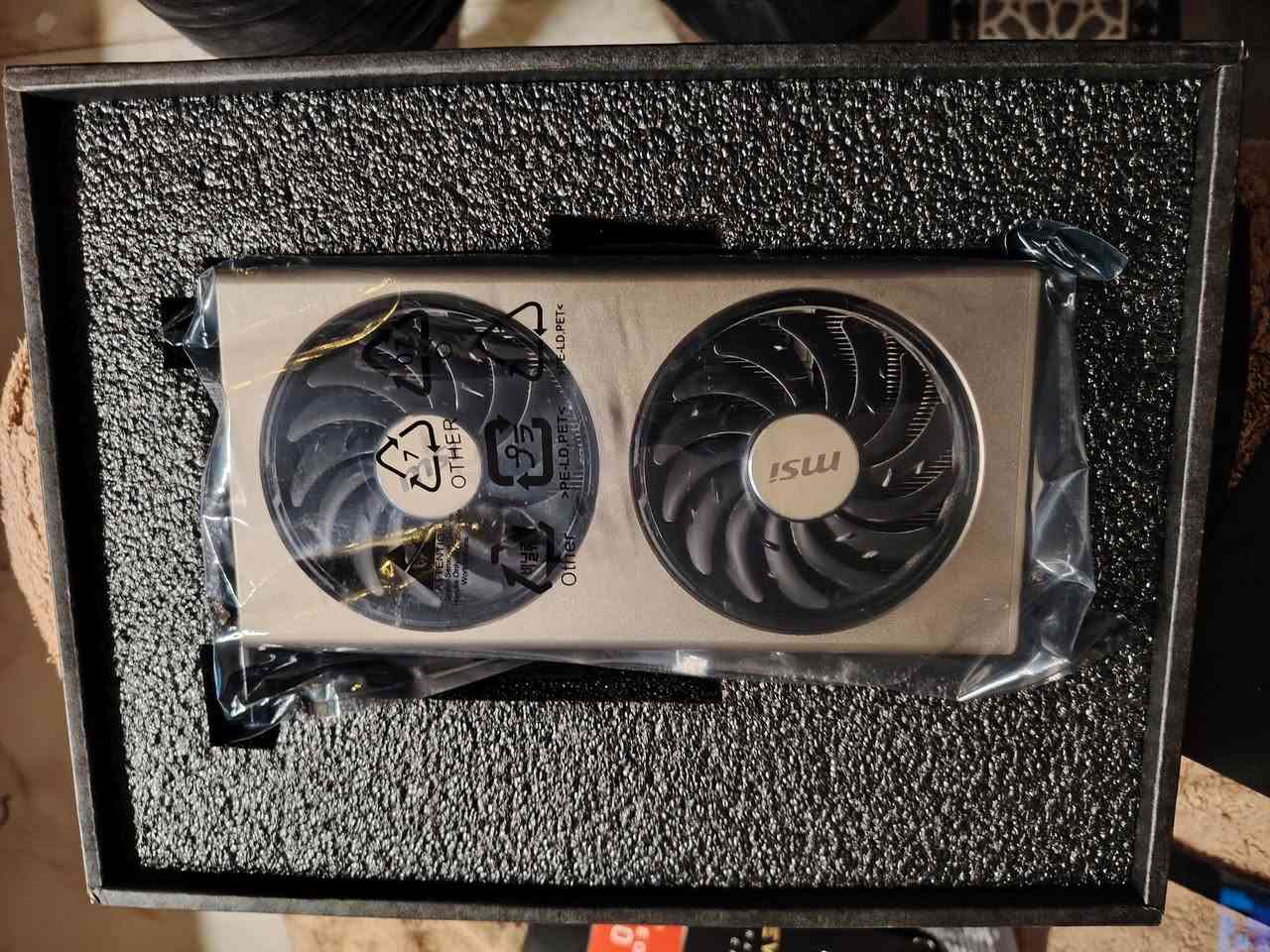 السلام عليكم للبيع كارت MSI Radeon RX 5700 Evoke OC 8GB GDDR6
نسخه مميزه الكارت يشغلك العاب على 2k 

الكارت نضيف مابي اي مشكلة استخدام شخصي  حرارته خمسينات  إلى ستينات متوصل ٧٠ هاي الفئة متميزه من ناحيه التبريد 
الكارت أقوى من 2060 سوبر  يقارب 3060 بلاداء 
سعره 250 قفل غراضه مع الكارتون كامله 

*********** مكاني كربلاء
