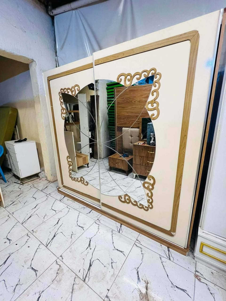 غرفه ترڪي مستخدم  💥  🇹🇷
قطع/5
نظافه 80/💯
نضام سلايت  💫
مع شد ونقل 🚚 داخل بغداد مجانآ
 باقي المحافظات بكروه ***********
