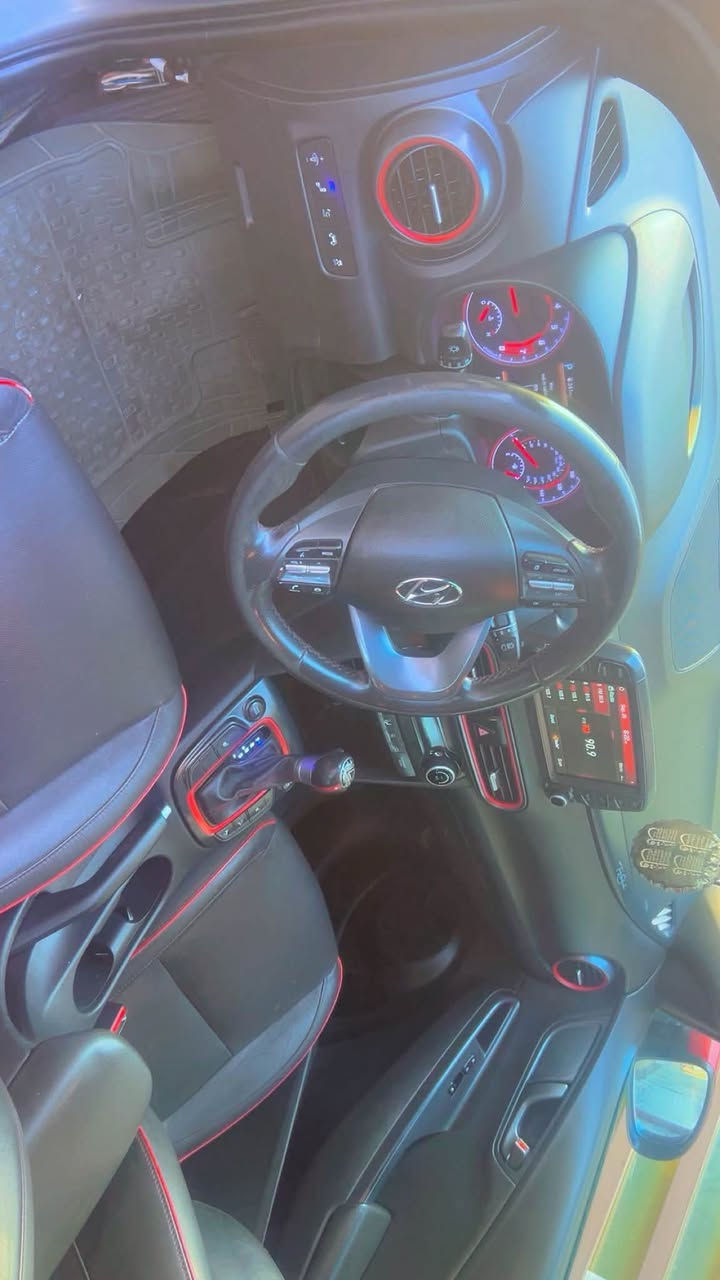 السلام عليكم  للبيع كونه 2019 فول 1/1
Hyundai Kona Iron Man Edition

* الموديل: 2019

* الفئة: Iron Man Edition

* المحرك: 1.6L T-GDI Turbo

* عدد السلندرات: 4 سلندر

* القير: 7 سرعات DCT دبل كلتش

* نظام الدفع: AWD دفع رباعي

* ويل حجم 18 إنچ Iron-Grip Dual Tone

* نظام الصوت: Infiniti Premium Audio

* السماعات: 8 سماعات

* الشاشة: 8 إنچ Touchscreen

* Apple CarPlay: موجود

* Android Auto: موجود

* الشحن اللاسلكي: موجود

* Head-Up Display HUD: موجود

* عدادات: شاشة LCD قياس 4.2 إنچ

* المقاعد Leather مع تطريز وتفاصيل Iron Man

* المقاعد الأمامية: تدفئة 

* الدخول والتشغيل Smart Key + Push Start

* نظام نزول المنحدرات: موجود

بسمي عنوان بغداد حي القاهره ***********

السعر ١١٣ وبيه مجال بسيط
