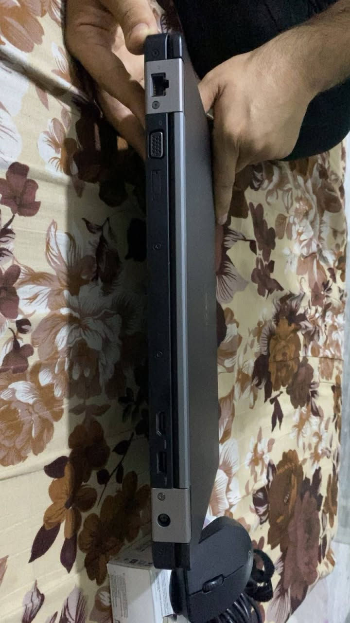 💻 Dell Latitude E5470 - لابتوب البرمجة والدراسة والعاب  خفيفه  و متوسطة 💻
أبرز نقاط القوة للجهاز:
المعالج: Intel Core i5-6440HQ (من فئة HQ رباعية النواة عالية الأداء، وليس فئة U الموفرة للطاقة – يعطيك قوة وسرعة مضاعفة في المعالجة).
كرت الشاشة: منفصل AMD Radeon R7 M360 بسعة 2GB (ممتاز لتشغيل ألعاب مثل PES, CS:GO, GTA V وبرامج التصميم).
الذاكرة العشوائية (RAM): 8GB DDR4 لسلاسة التنقل بين البرامج.
التخزين: SSD 256GB سريع جداً لإقلاع النظام وتشغيل الألعاب في ثوانٍ.
المميزات: كيبورد مضيء، شاشة بدقة عالية، وبدن نظيف وبحالة ممتازة جداً.
الملحقات: الشاحن الأصلي + ماوس وايرليس هديّة.
💰 السعر المطلوب: 290 الف  دينار عراقي (قابل للتفاوض بسيط للجادين).
📍 المكان: [كفائات سيديه-شارع اربعين]
📞 للتواصل:على خاص او على  واتساب: [***********]
