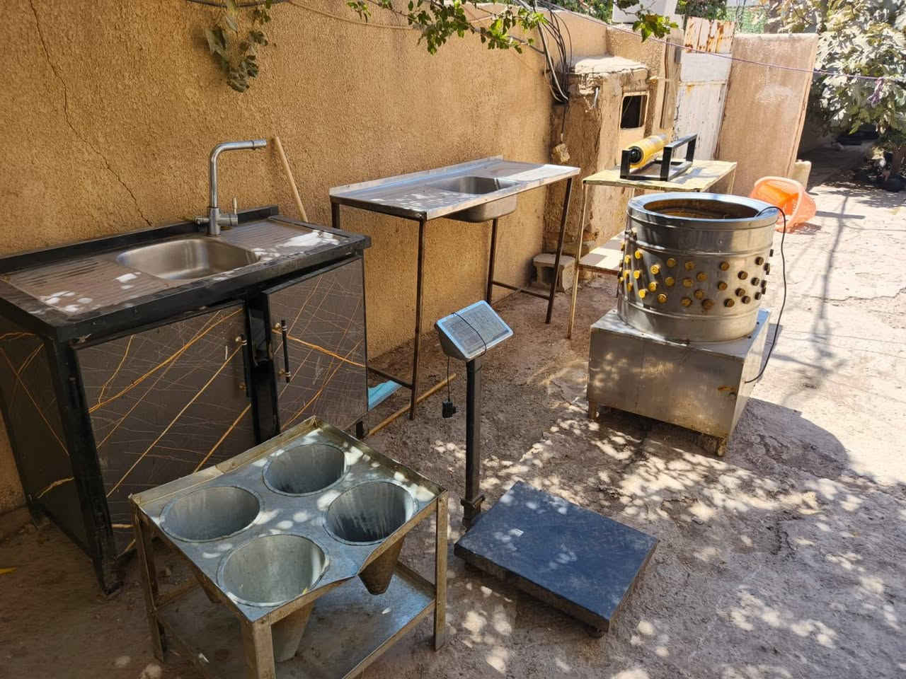 السلام عليكم يتوفر أغراض مجزرة للبيع
مسماطة دجاج
سنك
ميزان 
ميز و روله سيليفون
براد ماء
مذبح دجاج اربع خانات
اتصل على ***********
مكاني الطي محيط الكاظمية

