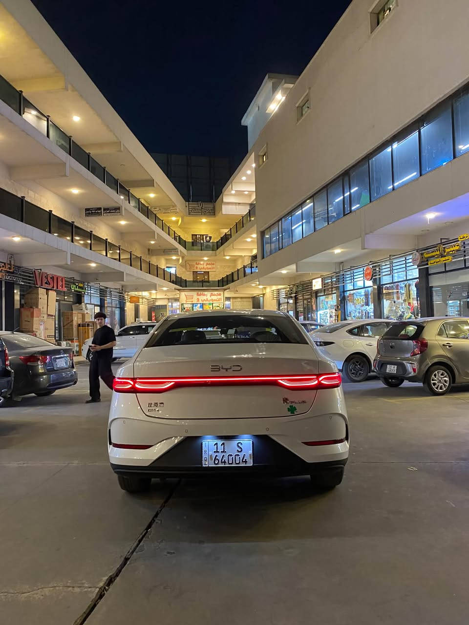BYD
بي واي دي كن بلاص 2025ماشيه6,000.

المواصفات:(بصمه،كشنات جلد ،مداخل تايبسي،قطعتين تبريد،داخل زيتوني،شاشه جبيره ،حساسات خلفيه ،كأمره خلفيه،أربع وضعيات قيادة)
السياره بيها بارد بالهلال مال الجاملغ الأمامي الأيمن فقط.والسونار مذكور بالمنشور.
السعر:١٩٦٠٠
للاستفسار:***********
