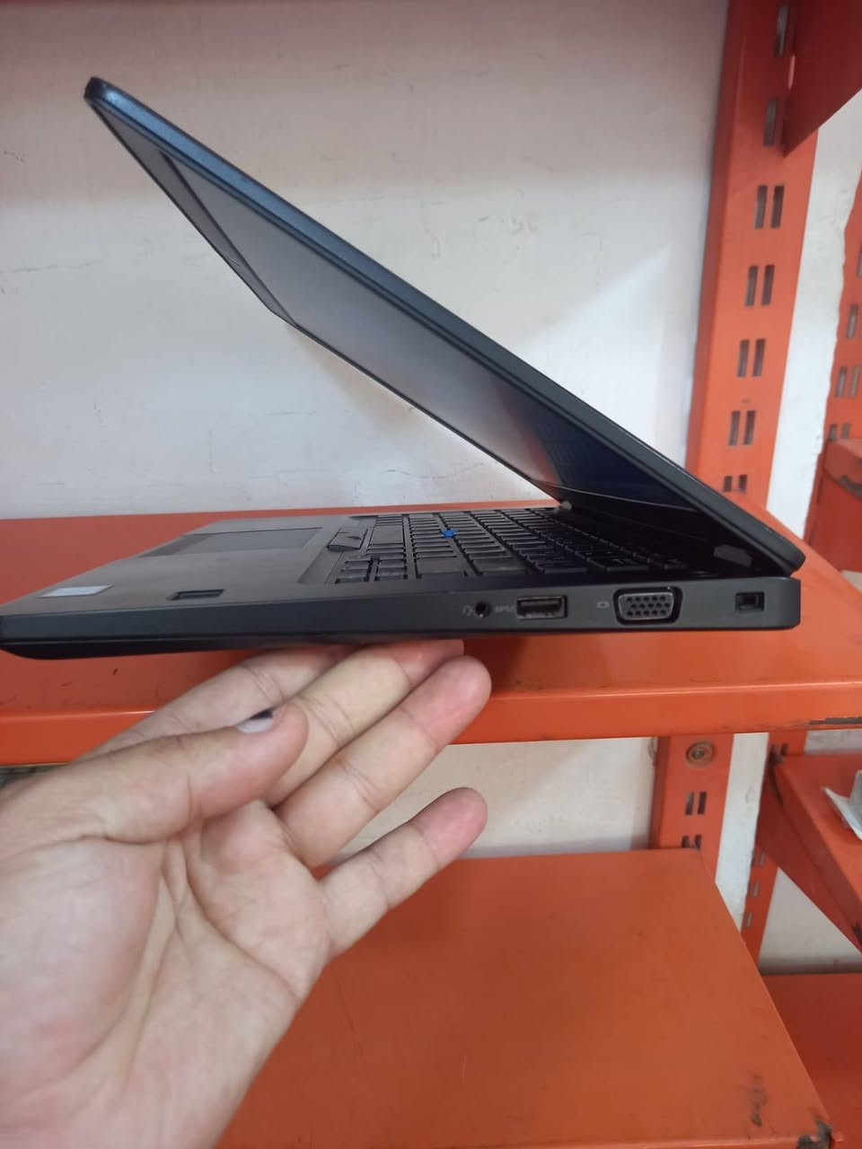 لابتوب دل 5480 dell
المعالج كور اي 5 الجيل 8
الهارد    256    ssd  m.2
الرام 8.  ddr4 
كارت الشاشة  4  شير 
حجم الشاشة  14 
الشاحنة اصلية 
يحتوي على منفذ تايب سي للشحن او نقل البيانات
نظام التشغيل ويندوز 10 عربي انكليزي 
الملحقات شاحنة وجنطة 
السعر  225

***********
***********
يوجد توصيل

متوفر 
تتوفر مجموعة لابتوبات بأسعار مناسبة ومواصفات مختلفة
