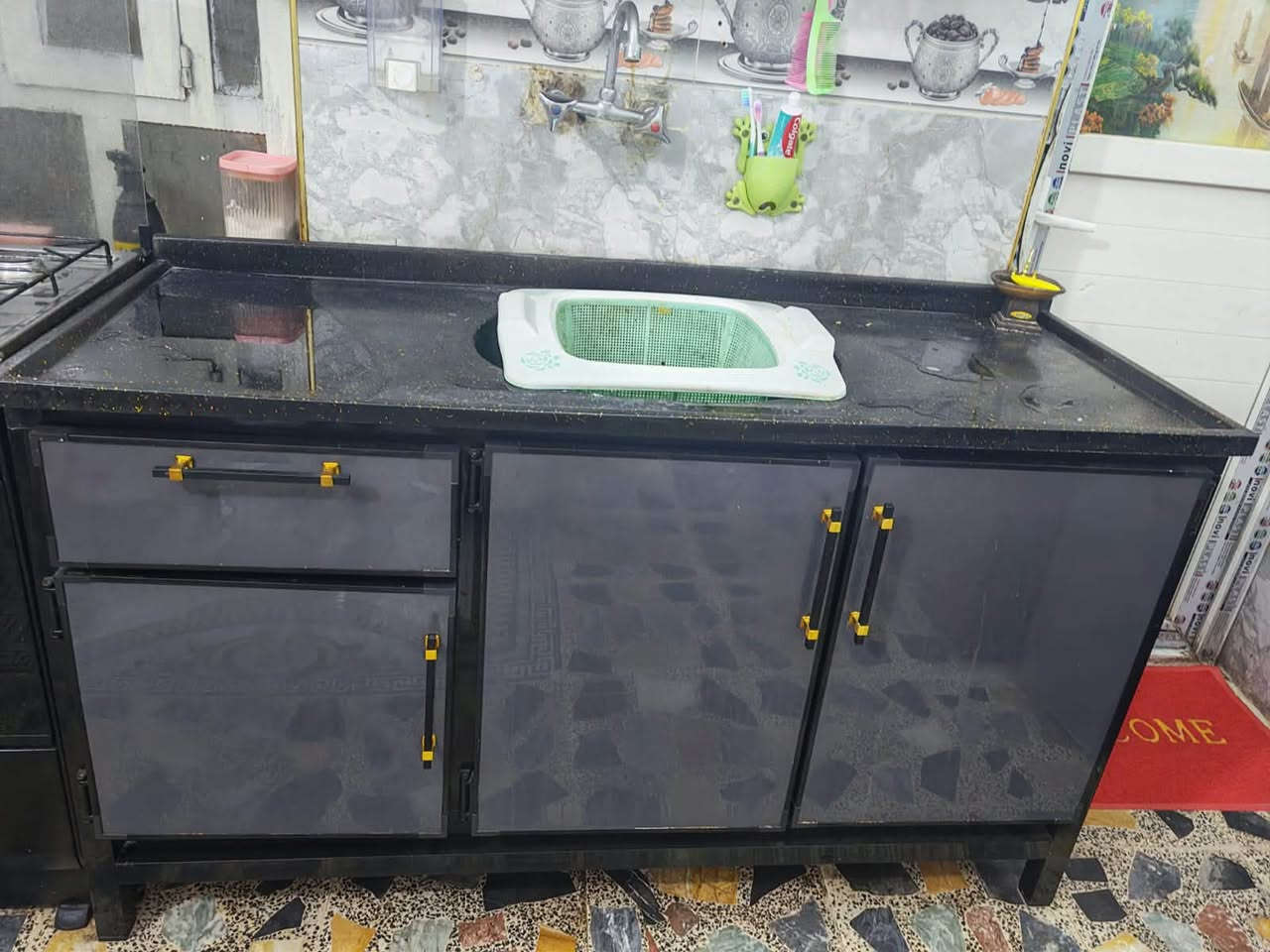 السلام عليكم 
كاونتر مطبخ للبيع جديد مستعمل 6 اشهر فقط
السعر با 350 وبي مجال لاستفسار الاتصال على 
***********‬
