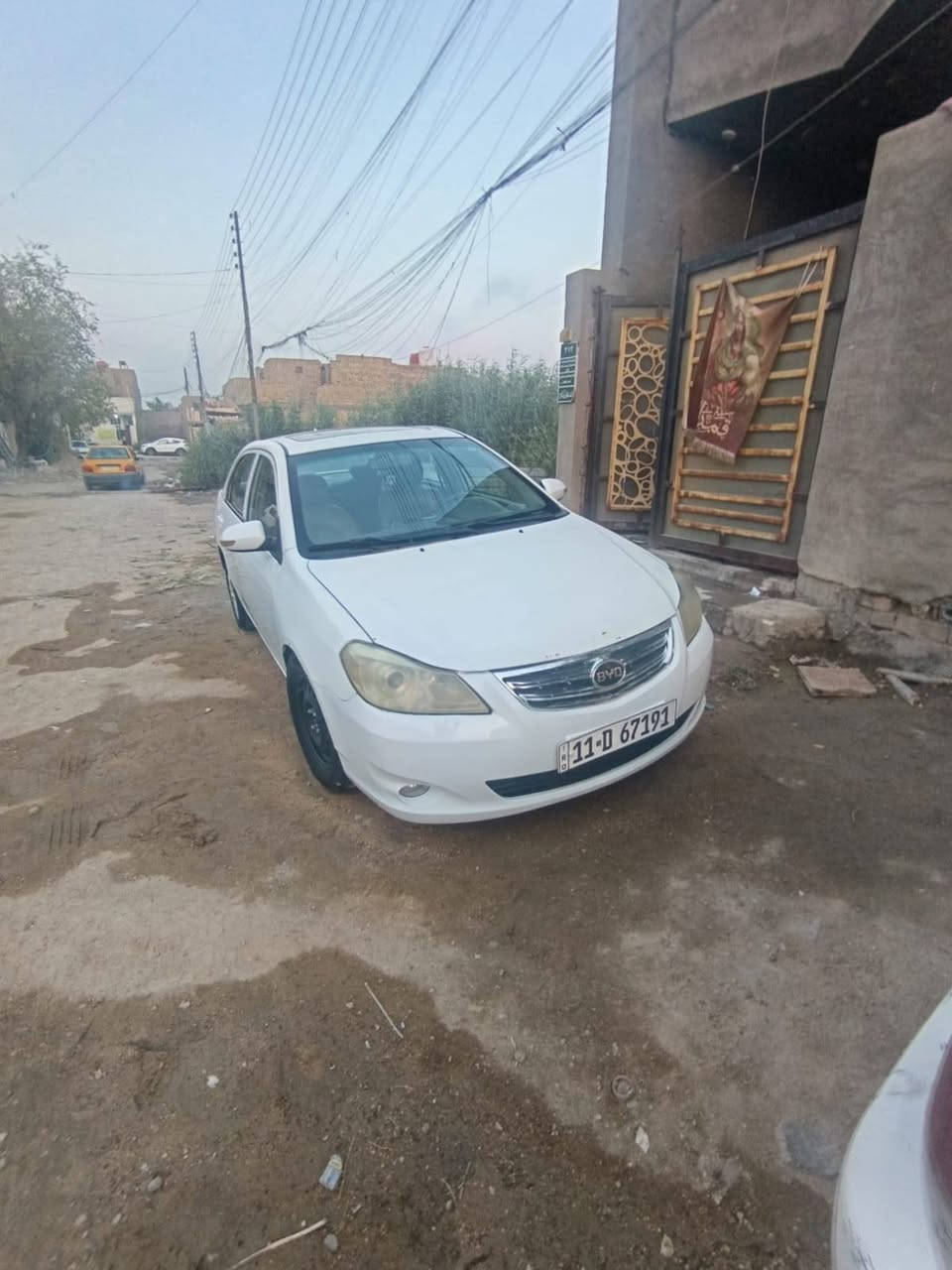 السلام عليكم
بي واي دي G3 موديل 2013 بأسمي گير مكينة خير من الله قبل أيام شديت مشط استيرن جديد بيها طخات موضحات بالصور وشخوط مكان السيارة بغداد سبع البور تبريد شغال 
السعر 54  وبيها مجال 
الاتصال ع هذا الرقم ***********
