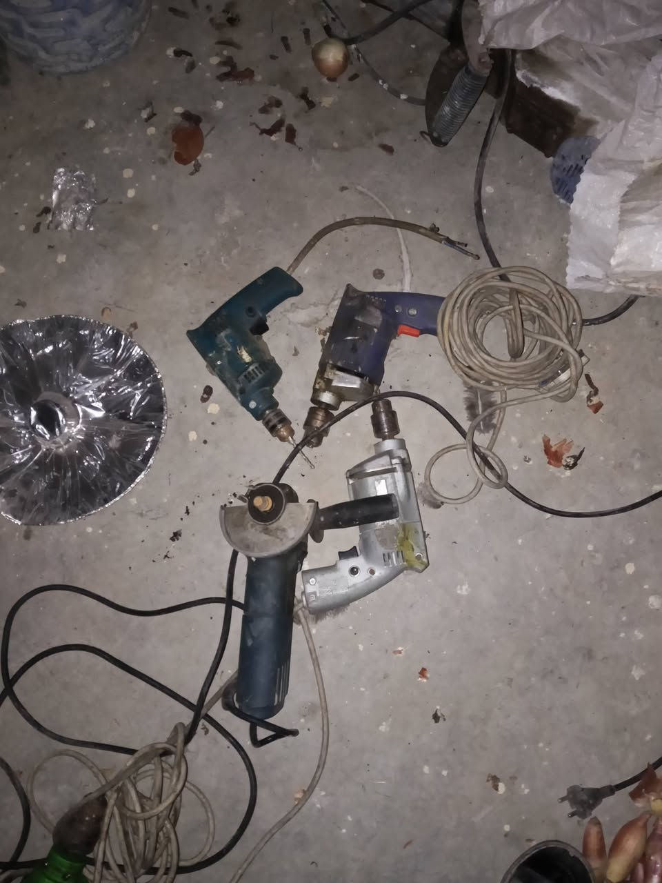 دريلات • مستعمل نظيف • عدد ١٢