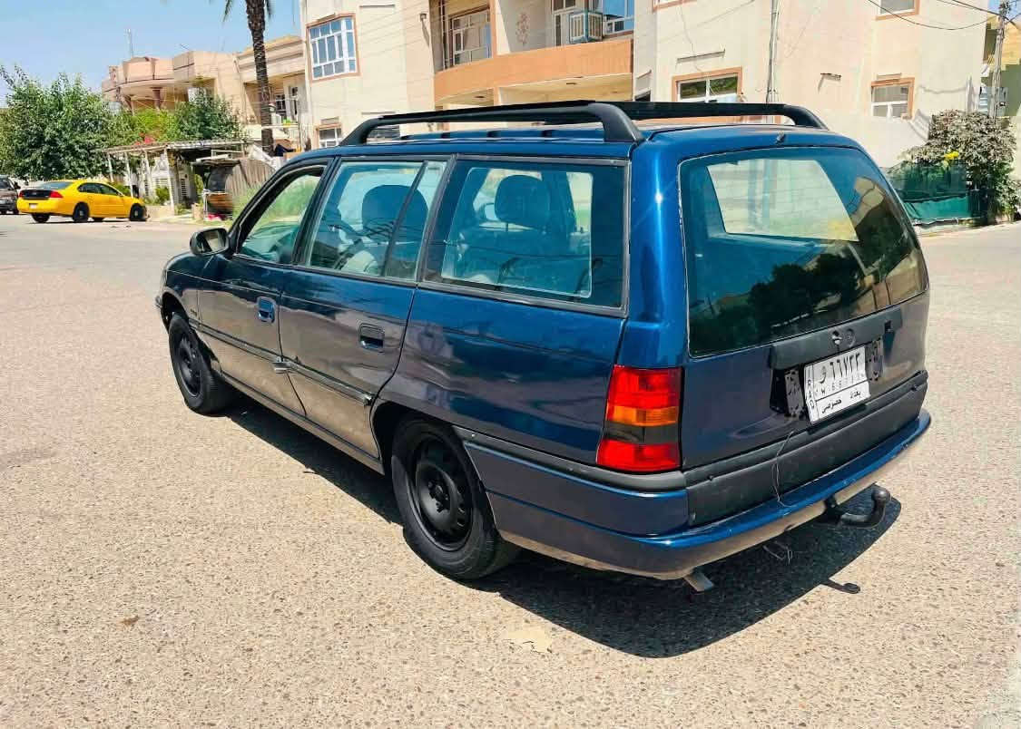 استرا ١٩٩٢ • محرك ١٦٠٠ • سنويه نافذه