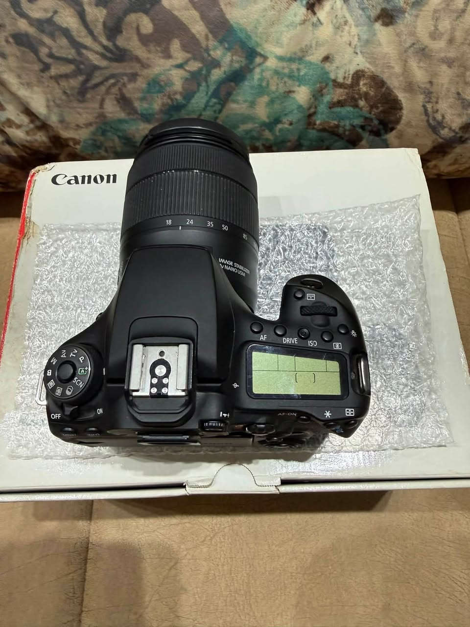 العملاقه مال الكانون 
Canon 90d 
عدسه اصدار اخير 18-135 
كارتون شاحن حزام بطاريه 
كامله للاخير 
شتر  قليل جداً 
السعر : مليون و250 الف 
للاستفسار :- 
***********
***********
العنوان : بابل - الهاشميه 
توصيل الى جميع محافظات العراق
