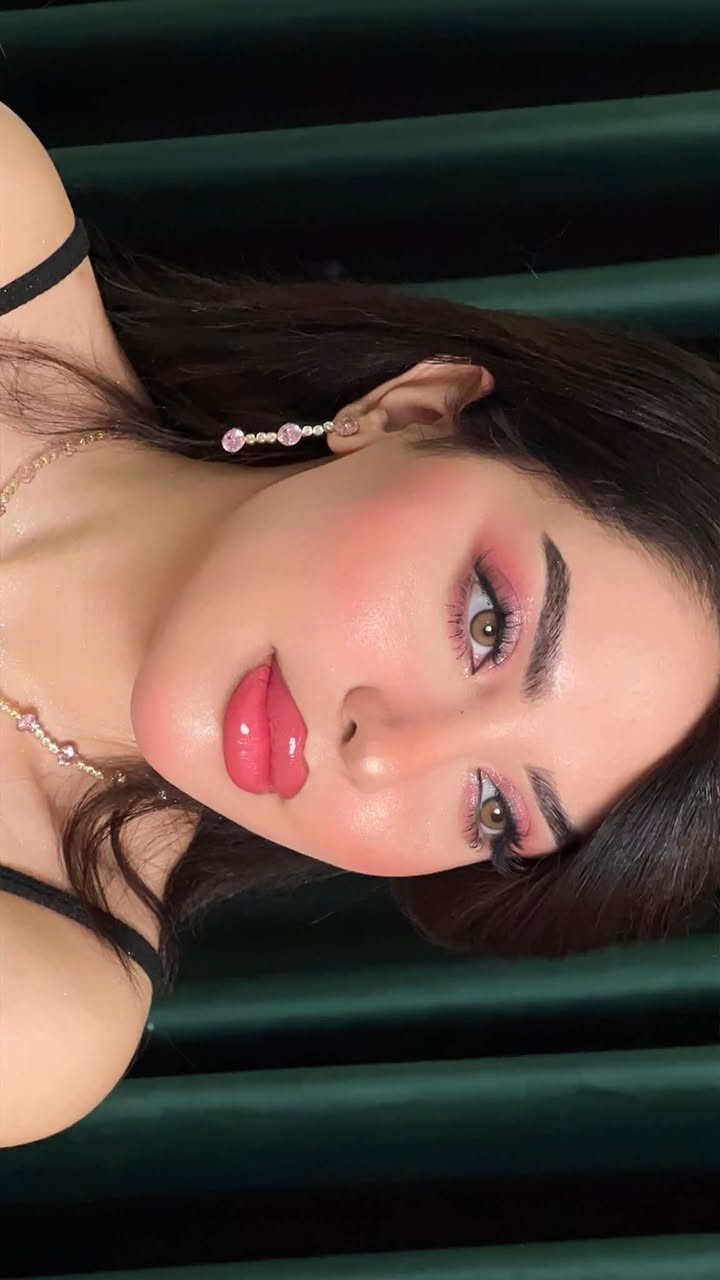 💞الفنانه زهراء 🥰
صالون نزاكه للسيدات .. ديوانيه..ام الخيل السايدين قرب مأكولات الكوخ
حساب الانستا  👇👇
     flawless.zahraa  الماكيره زهراء
Salon__nazamaa  السنتر 
*********** واتس
