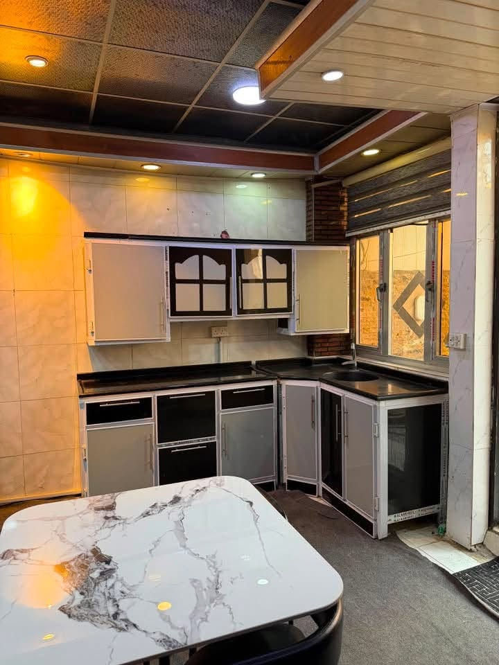 دار لإيجار طابق ارضي مساحه100متر (📍العنوان بغداد الجادريه مربع الرئاسي موقع كلش ممتاز 

يحتوي على غرف نوم+مطبخ+صاله +صحيات
 الاستفسار ***********.
