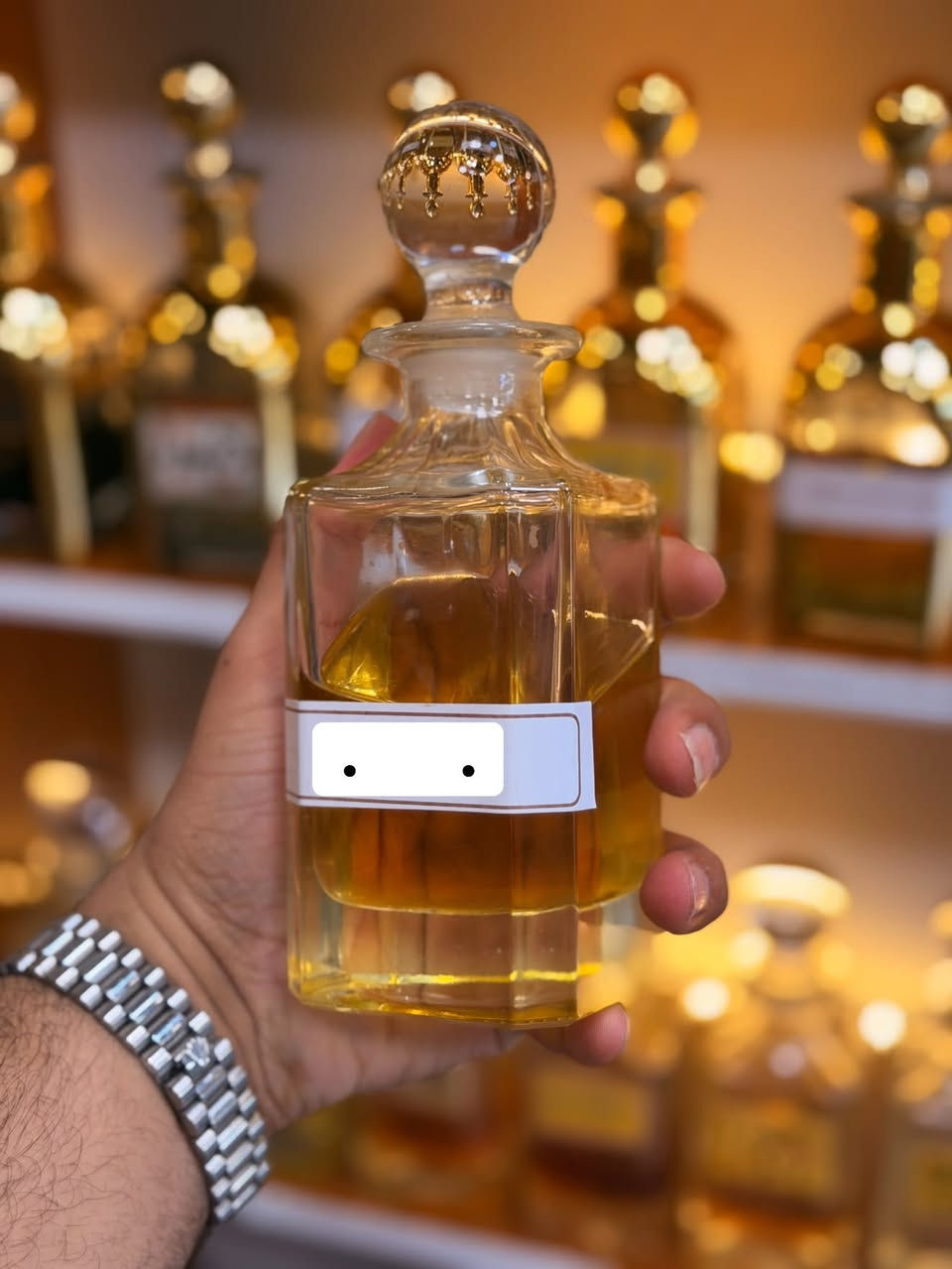 زجاج عرض للعطور (دله) مستخدم للبيع
قياس 250 مل وزن ثقيل
كل شكل متوفر منه عدد 
باقي التفاصيل عالخاص / واتساب ***********

