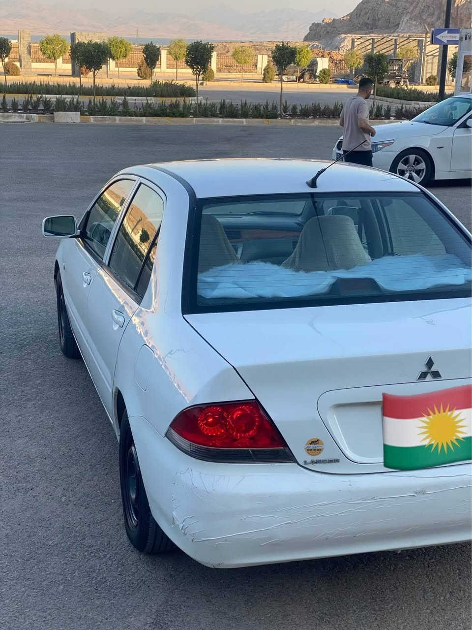 ‎﷽‎‬

لانسەر مۆدیل٢٠١١
مەکینە گەورە
گێڕ تۆماتیک دەبل گێڕ 
گێڕ و مەکینە و کارەبایی بەشەرت
تەبرید سارد و گەرم
ناو فۆرمیکا 
کۆنترۆل
٤ جام کارەبا 
ئاوێنە کارەبا
رەقەم جنوب سەنەوی ئەسڵی لەگەڵە
پاکانەی هەولێری بۆ کراوە 
بێ کێشەو بێ مەسرەف
دەعم و لێدراوی نییە 
بۆنیت و٢ پەڵە بۆیاخ بێ ناوگرتن
شوێن ڕانییە 
***********
*********** رانية, السليمانية
