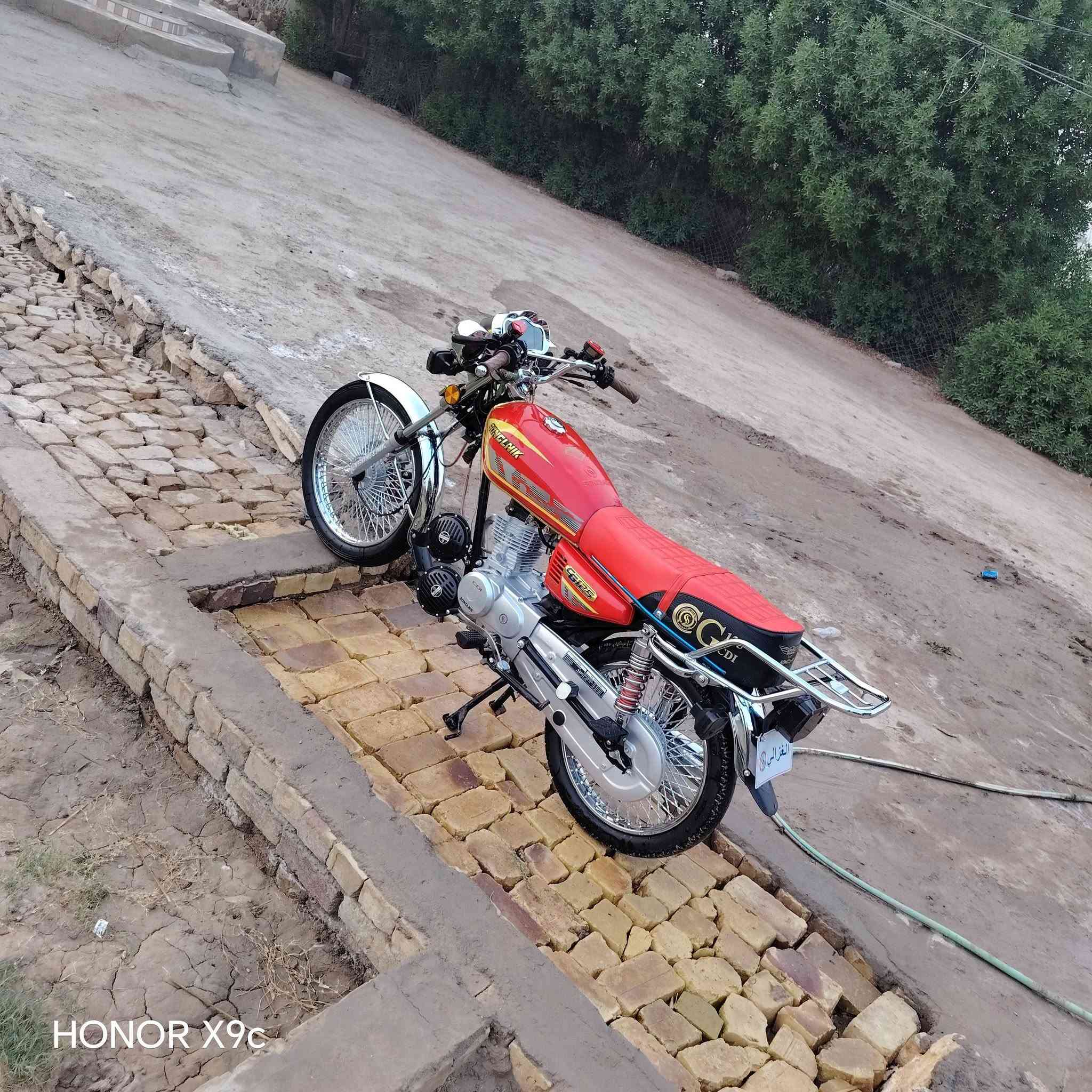 سلام عليكم دراجه للبيع موديل 25 دراجه حلوه ونظيفه ومكفوله ماشيه 2000 السعر 800 قفل الاتصال على هذا الرقم ***********
