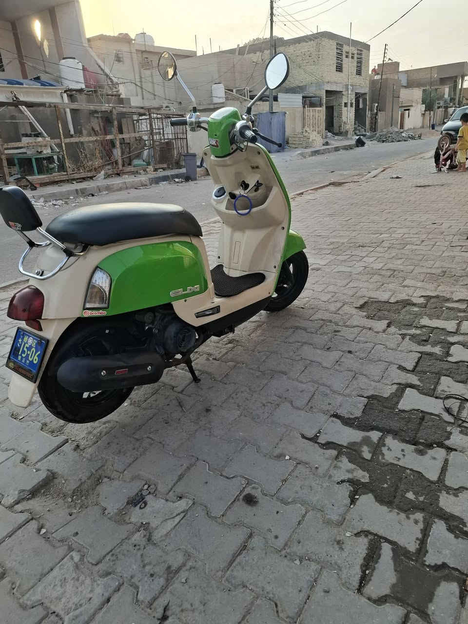 سلام عليكم بوليس للبيع نضيفه مكينه ما مفتوحه بس الصالصنه بيه صوت فلاتر وباتر ضعيف وباقي كله شغال السعر ٦٠٠ المكان كربلاء حي الحر الرقم ***********
