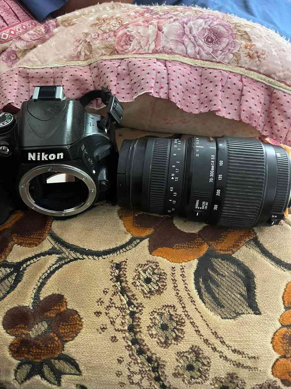 اعيد النشر بسبب ضروف المشتري 
السلام عليكم 
كاميرا نيكون 5100 للبيع فقط 
وياها زوم رياضي 70-300  مع ملحقات كامله شاحن وكيبل نقل بيانات مع جنطة 
الكاميرا نضيفه جداً استخدام شخصي 
للاستفسار ***********
