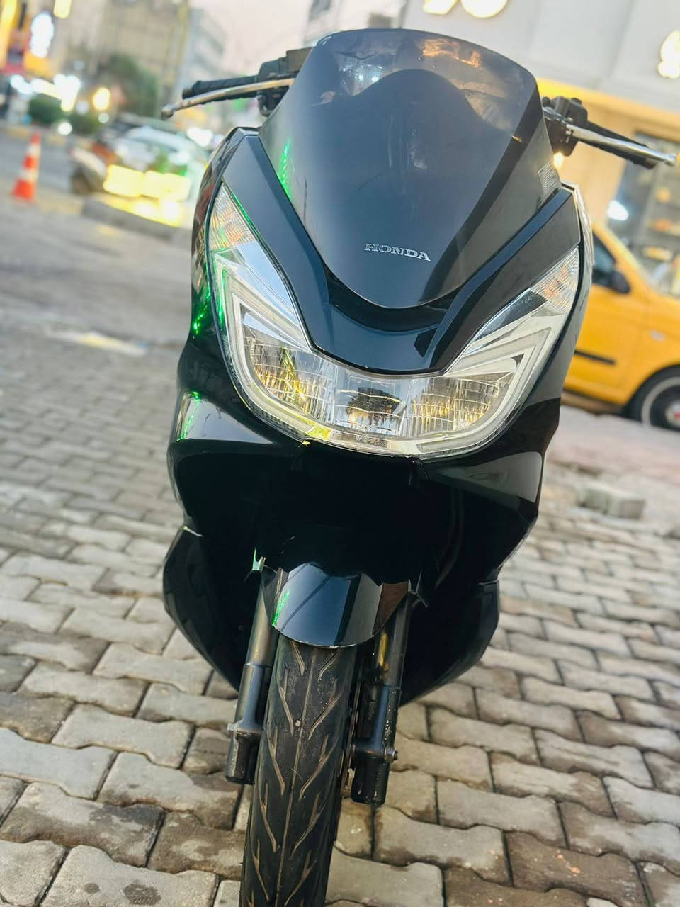 دراجة pcx جيل الثاني ياباني 🇯🇵 كفالة عامة جيب فيتر وافحص ماشية 44 الف كهربائيات كاملة حساسات كلهن شغالات دراجة معروفة الpcx ميحتاج بعد احجي تعال وشوف بعينك السعر 1700 ماكو هيج سعر وهسة كلهن صاعدات  مكاني بغداد الحرية  *********** اتصل او  وتساب
